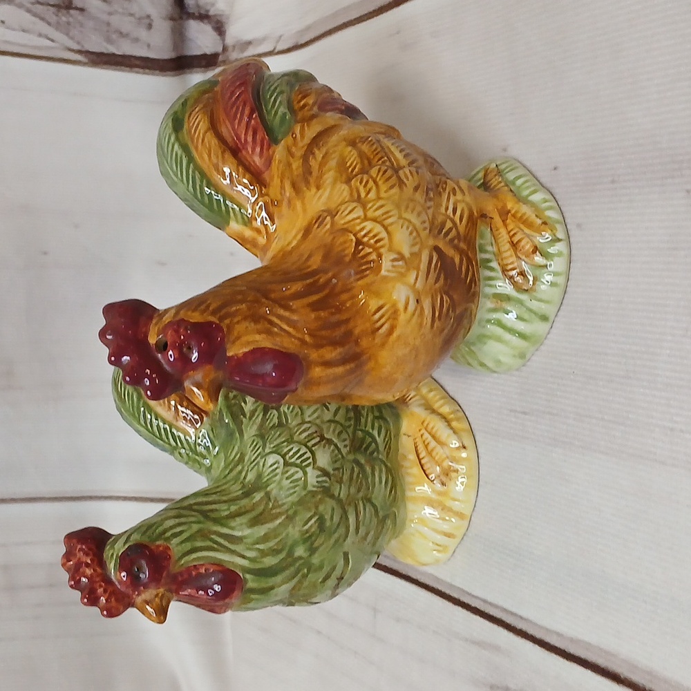 Laurie Gates Rooster Chicken salt pepper shaker set